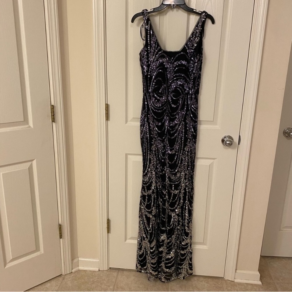 Betsy & Adam Sequined Square Neck Sleeveless Split Hem Gown in Navy/Silver - Picture 6 of 7